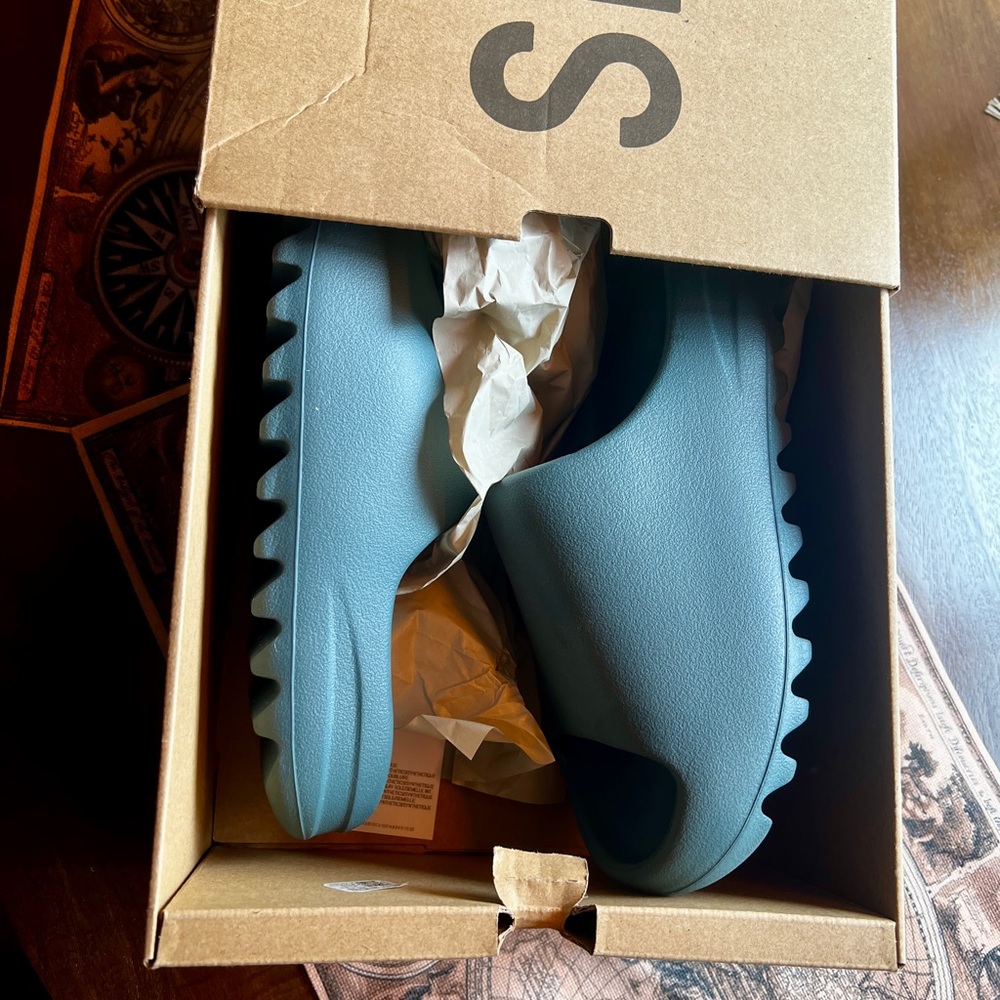 YEEZY SLIDE in Grey. New in box.